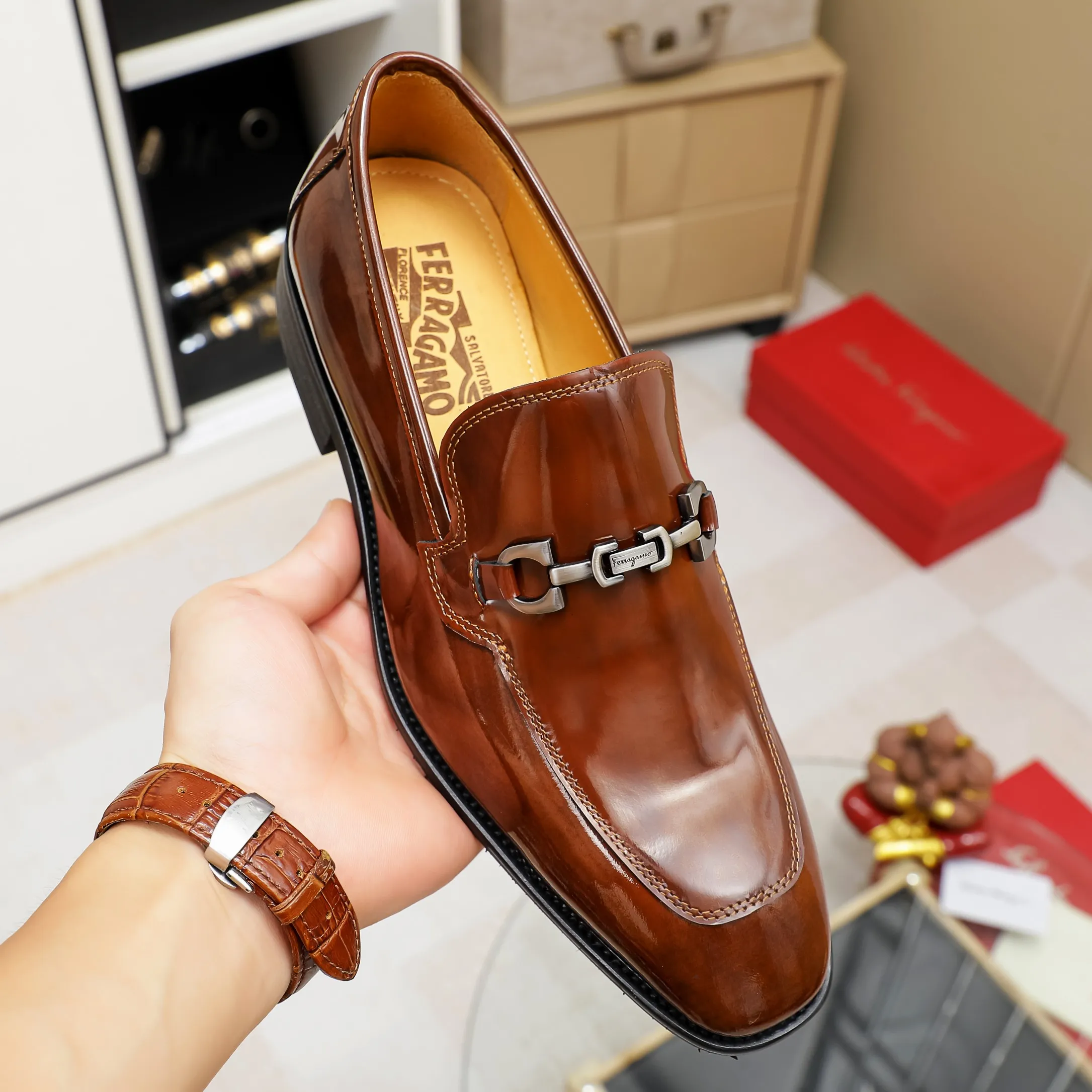 Men's shoes💰460🕷🕷[Ferragamo] Ferragamo's top men's business leather shoes💯Original copy of the official website, the upper is made of imported official website 1:1 material🍁Italian embossed cowhide🇮🇹Imported water-dyed leather lining. It’s definitely not made with ordinary craftsmanship, it’s the model used by celebrities! The factory’s craftsmanship is designed to create the most perfect shoes for trendy men! Code number 38-44 (45.46 customized) 3 colors, large quantities in stock